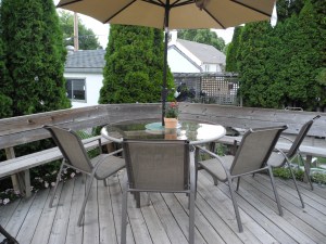 deck tidy and ready should we decide to eat out there...